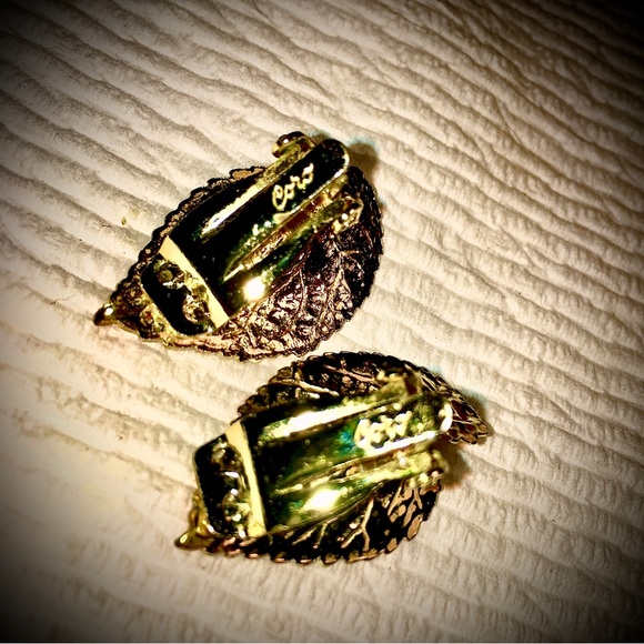 Vintage signed CORO rust orange green enamel leaf goldtone clip earrings new - Picture 10 of 17